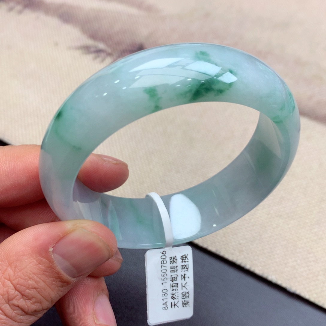 翡翠手镯未镶嵌缅甸翡翠