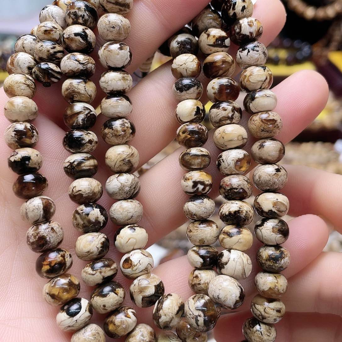 琥珀裸石未镶嵌八