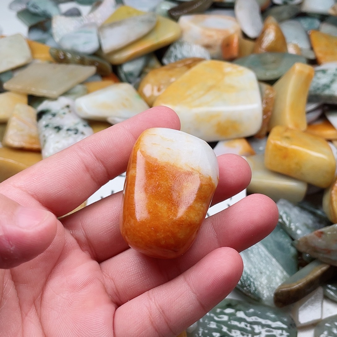 用***3翡翠未镶嵌颈饰挂件