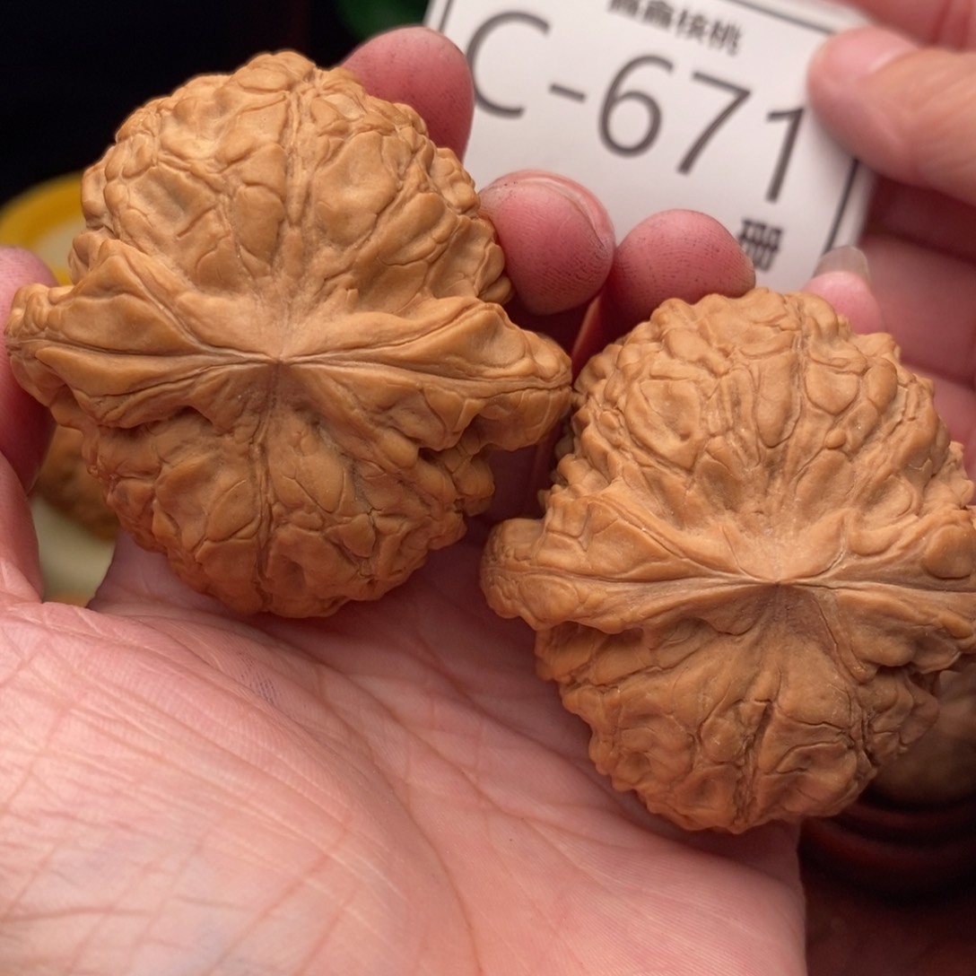 文玩核桃把件龙鼎51