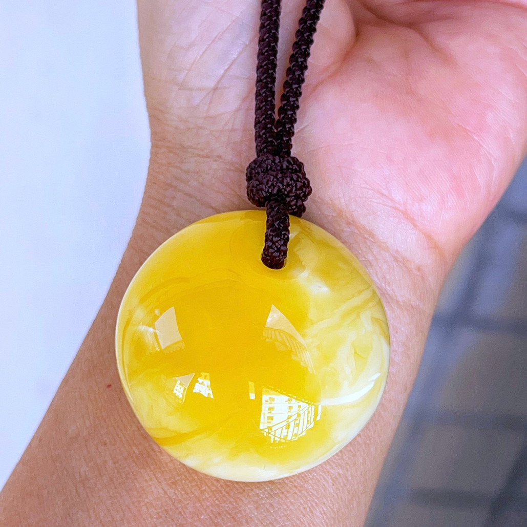 焦皮料橘白花蜡公主扣吊坠