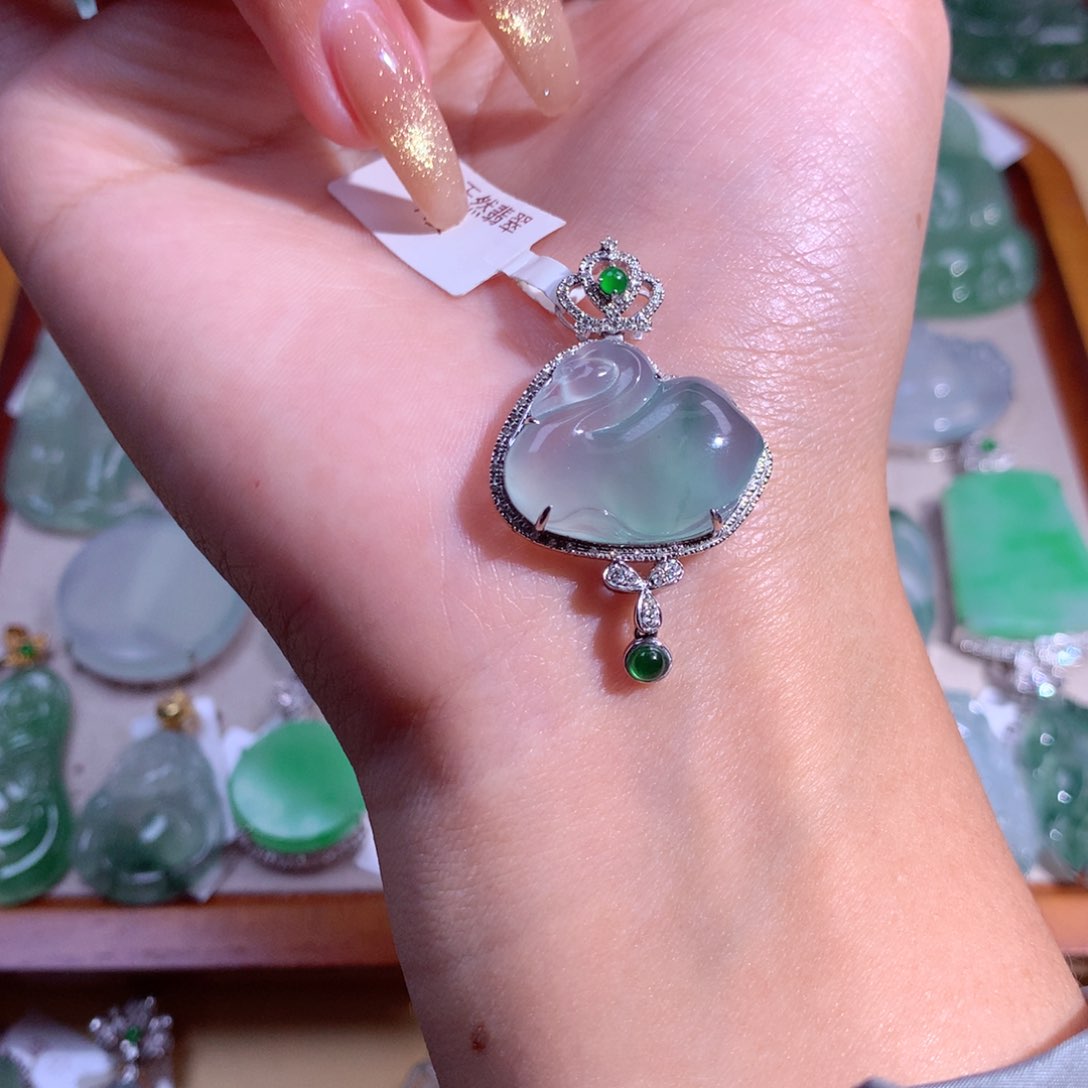 翡翠吊坠(不含链)18K金镶嵌