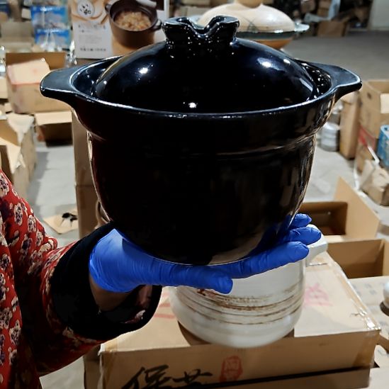 摆件盘子碗茶壶啥都有