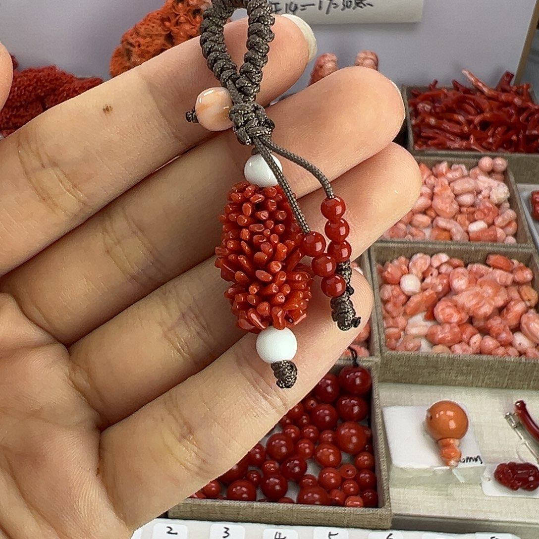 银S925侧挂手工编织沙丁毛毛虫