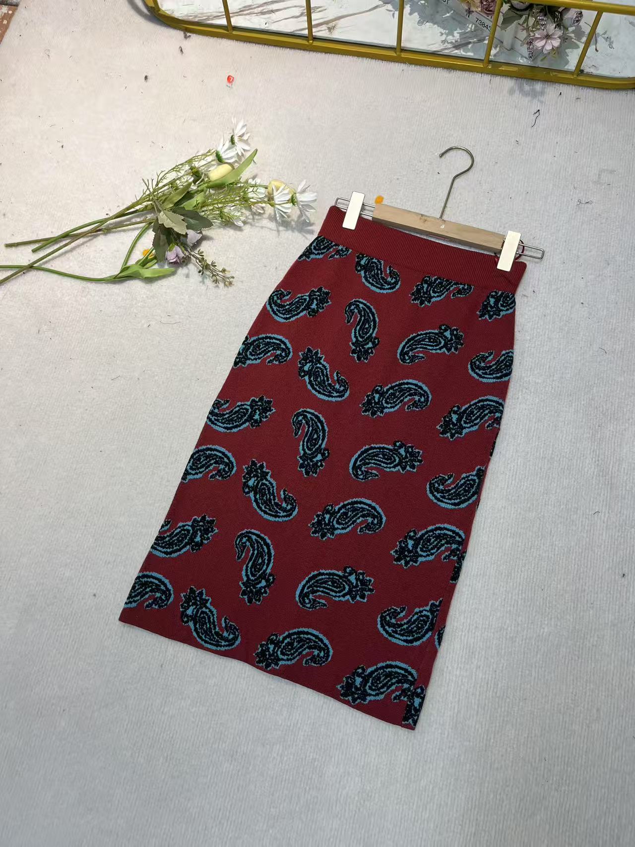 U家剪标   8仓B4-10-1455款   红色印花复古半身裙