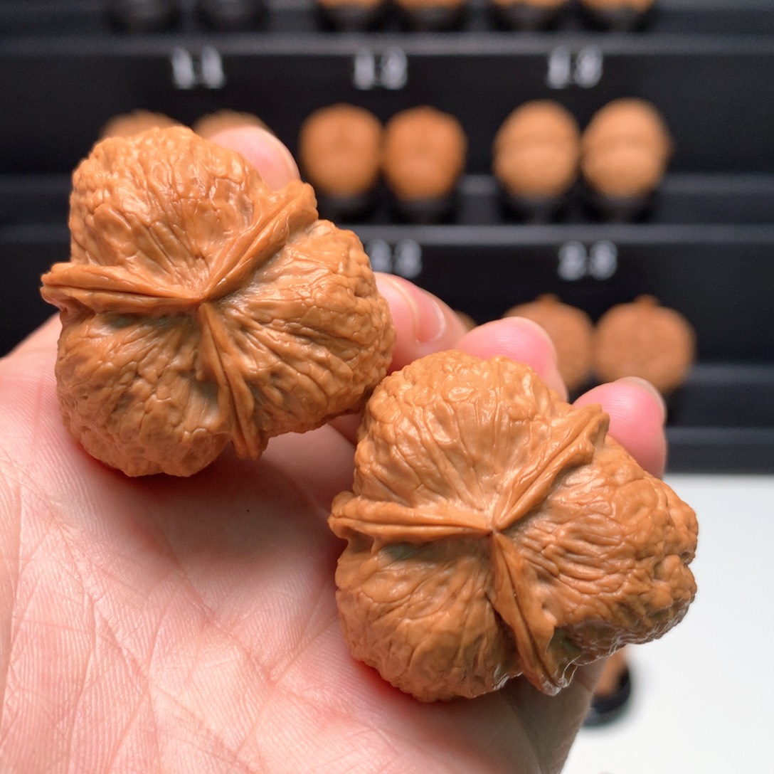 把件文玩核桃阿****)七星纹三棱