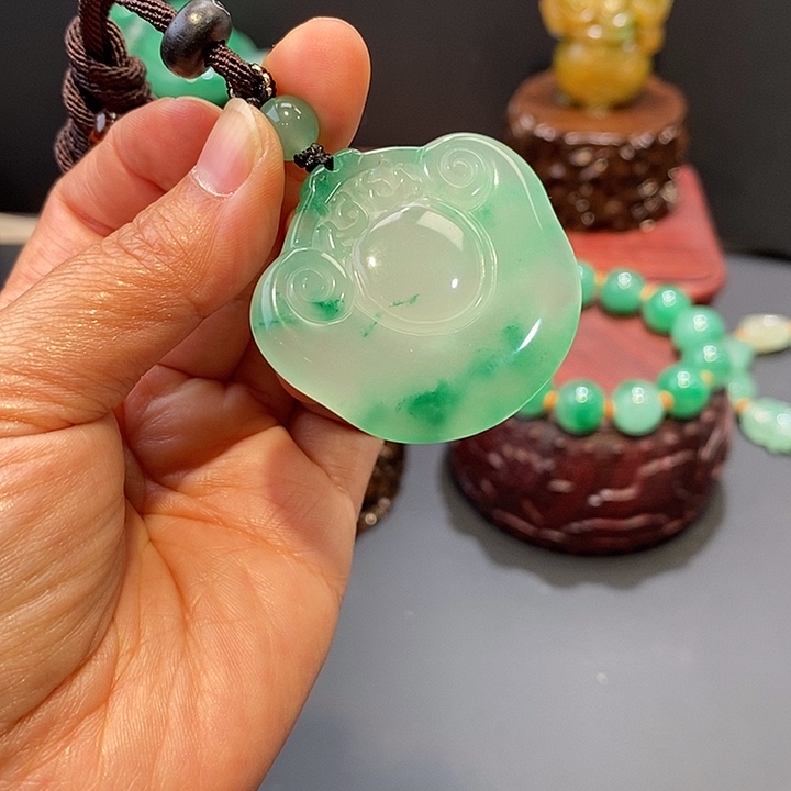 石英质玉（非洲翠）未镶嵌挂件