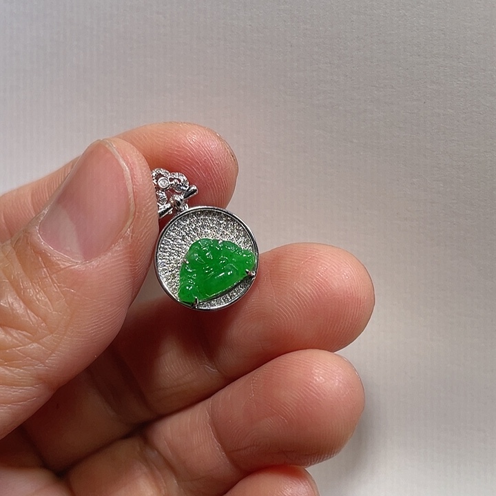 翡翠吊坠(不含链)18K金镶嵌绿佛公