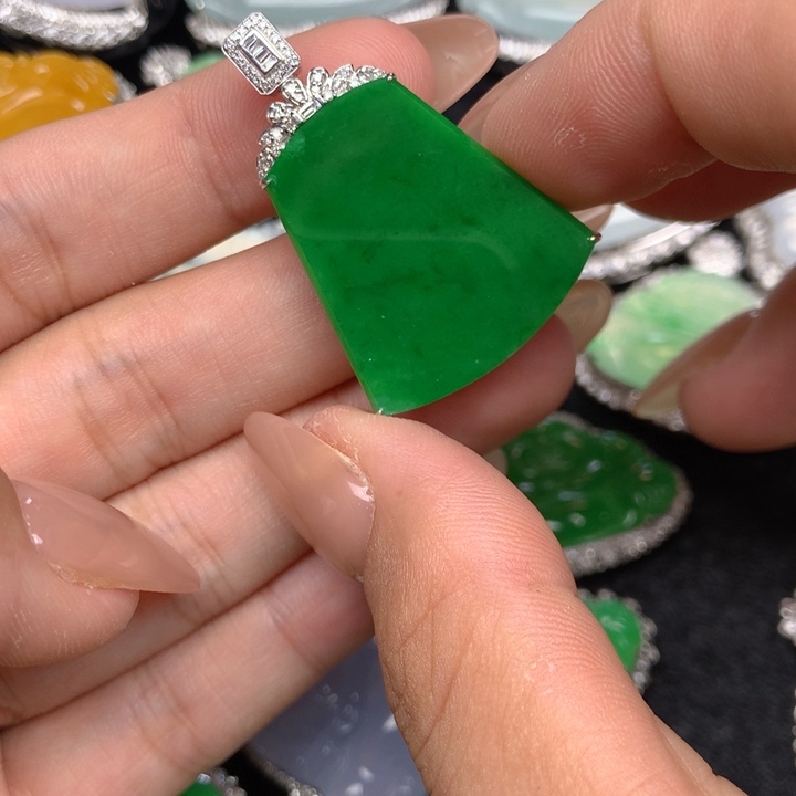 冷***头翡翠18K金镶嵌吊坠(不含链)