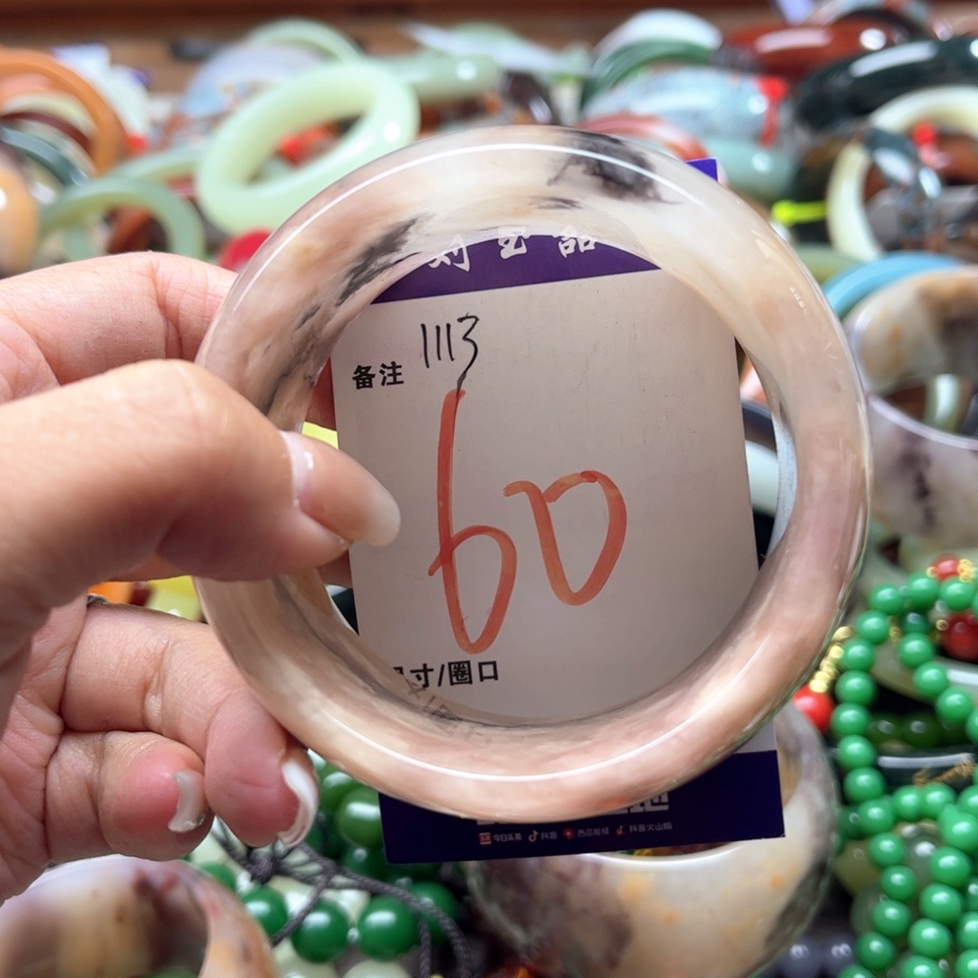 石英质玉手镯未镶嵌