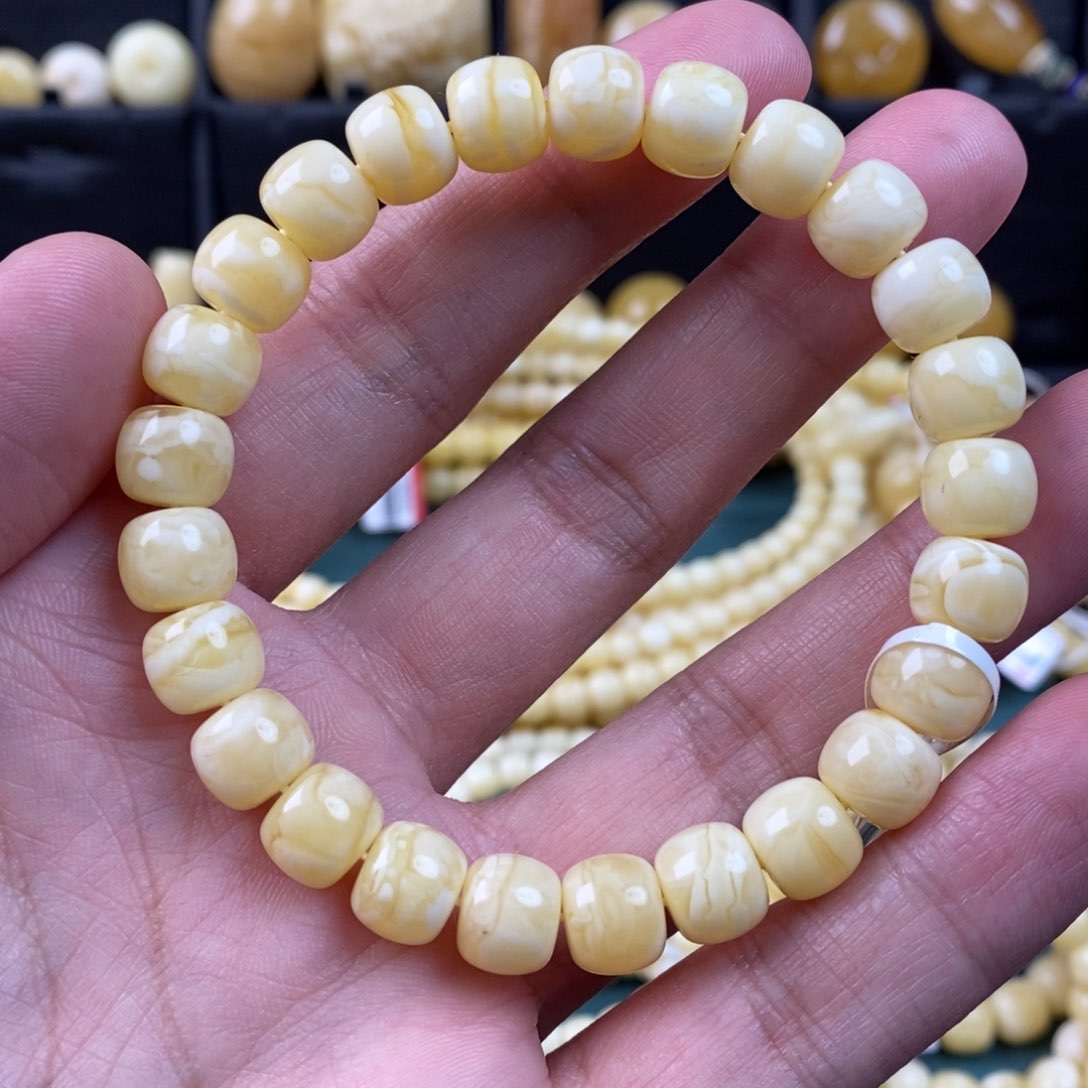 琥珀珠宝奇石未镶嵌玩**是