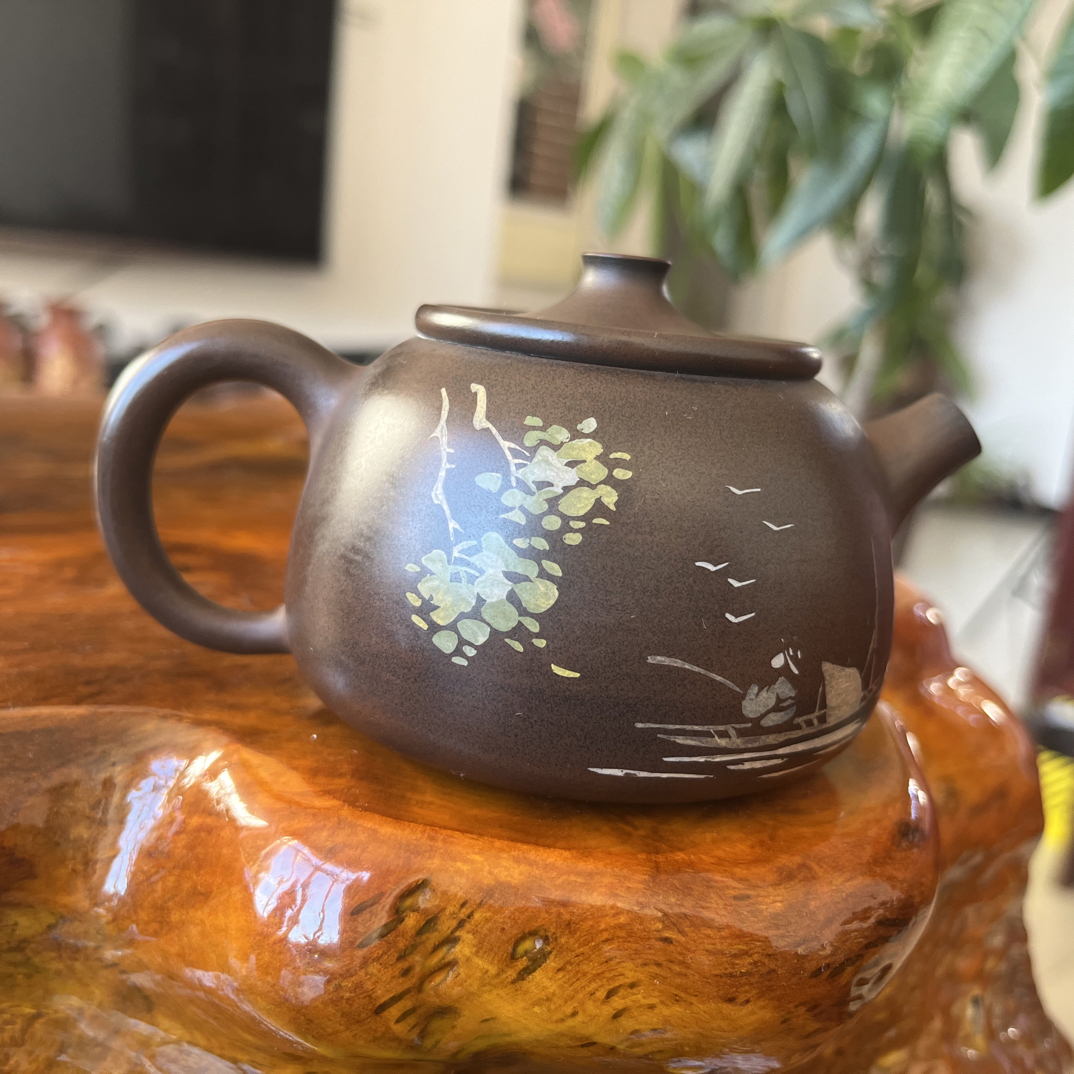 云南建水紫陶阴刻阳填工艺手工苹果壶/天然泥料制作