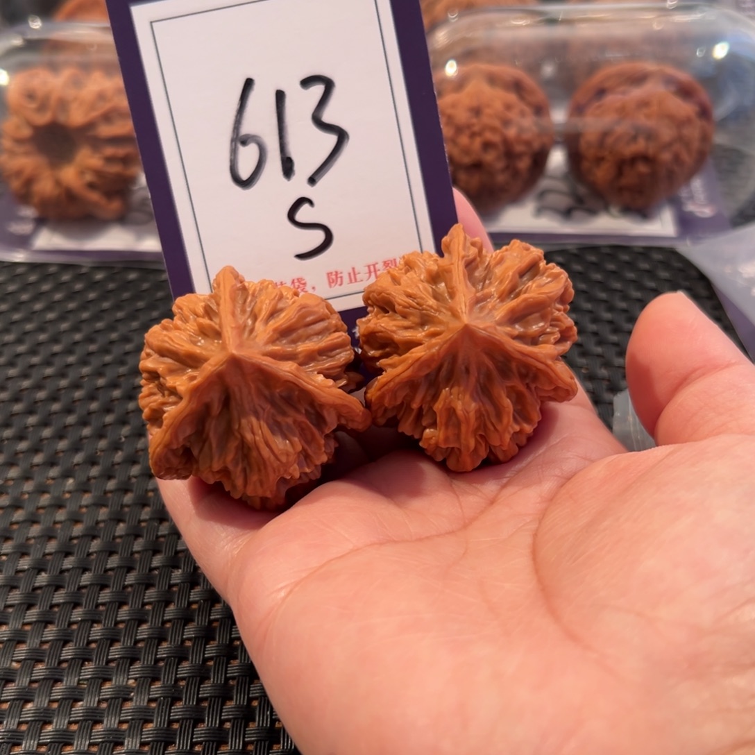 L***g文玩核桃把件613号帝王正奔41