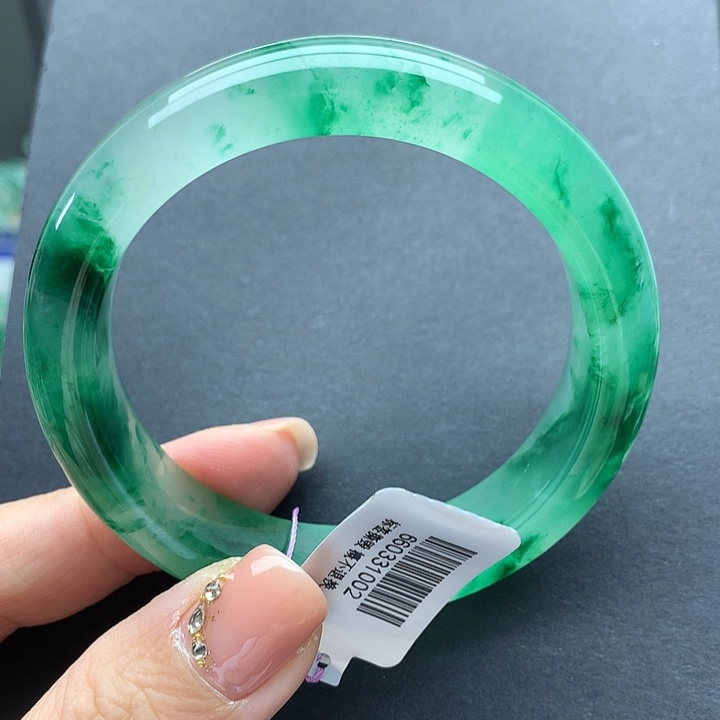 用***2石英质玉未镶嵌手镯