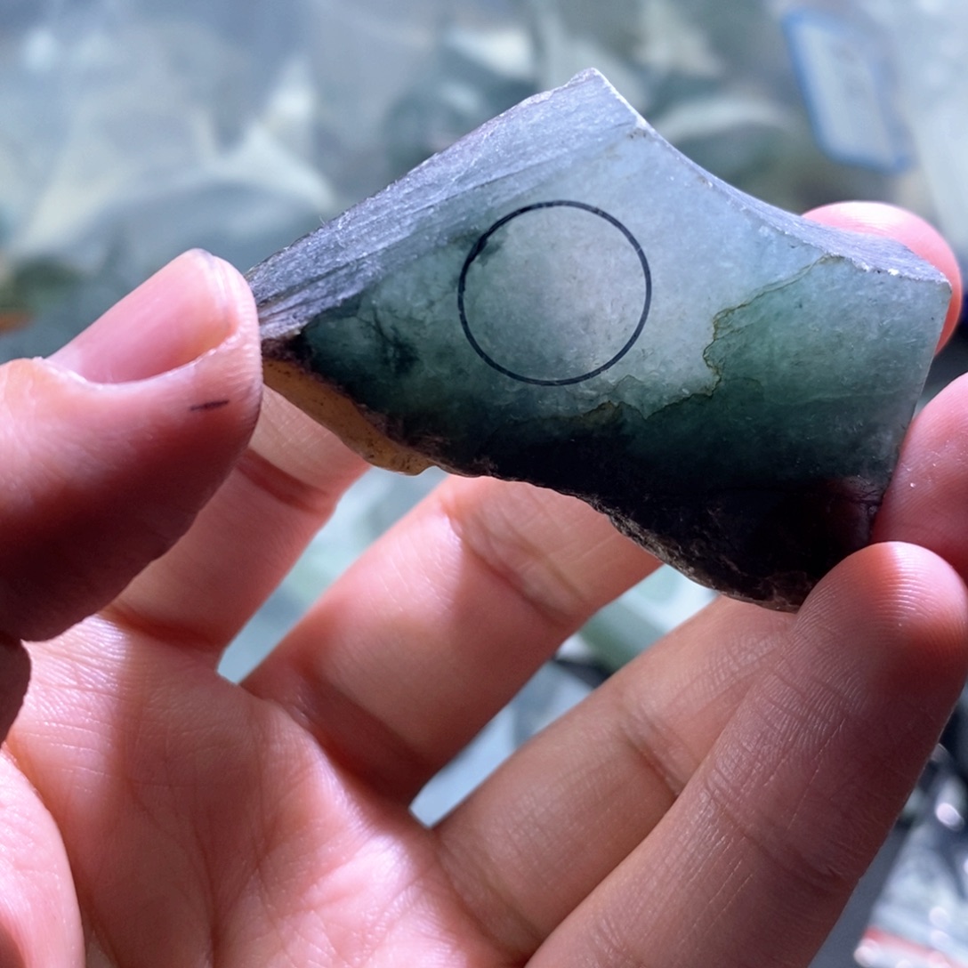 翡翠未镶嵌颈饰定制