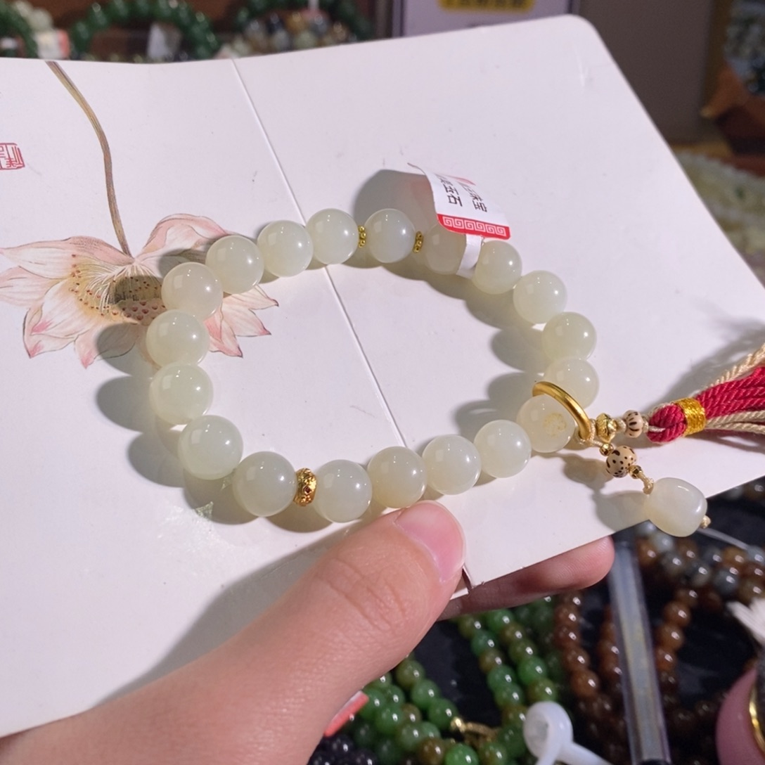 和田玉手链未镶嵌彩****?