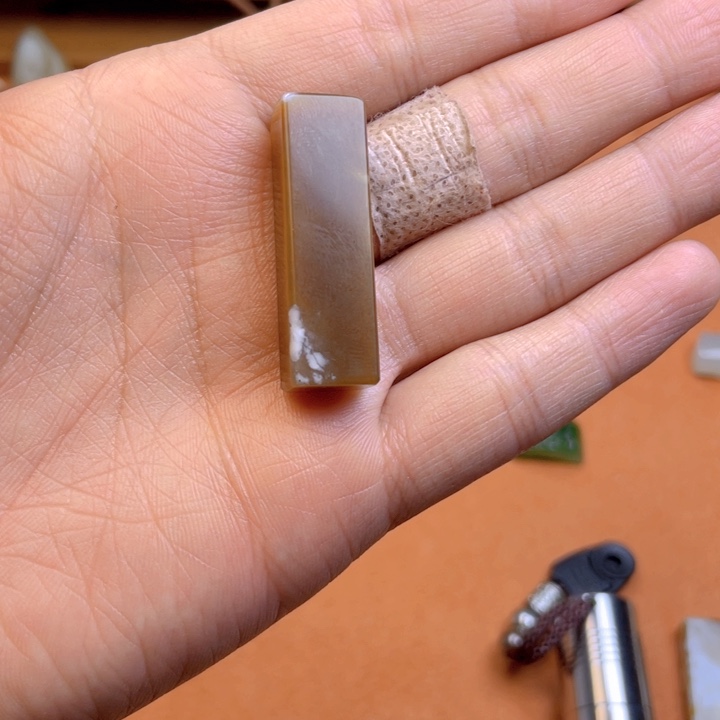 纷***飞和田玉未镶嵌颈饰