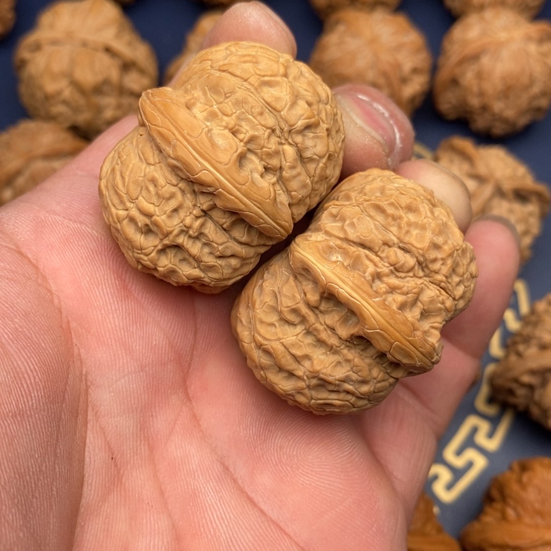 文玩核桃把件36血麒麟