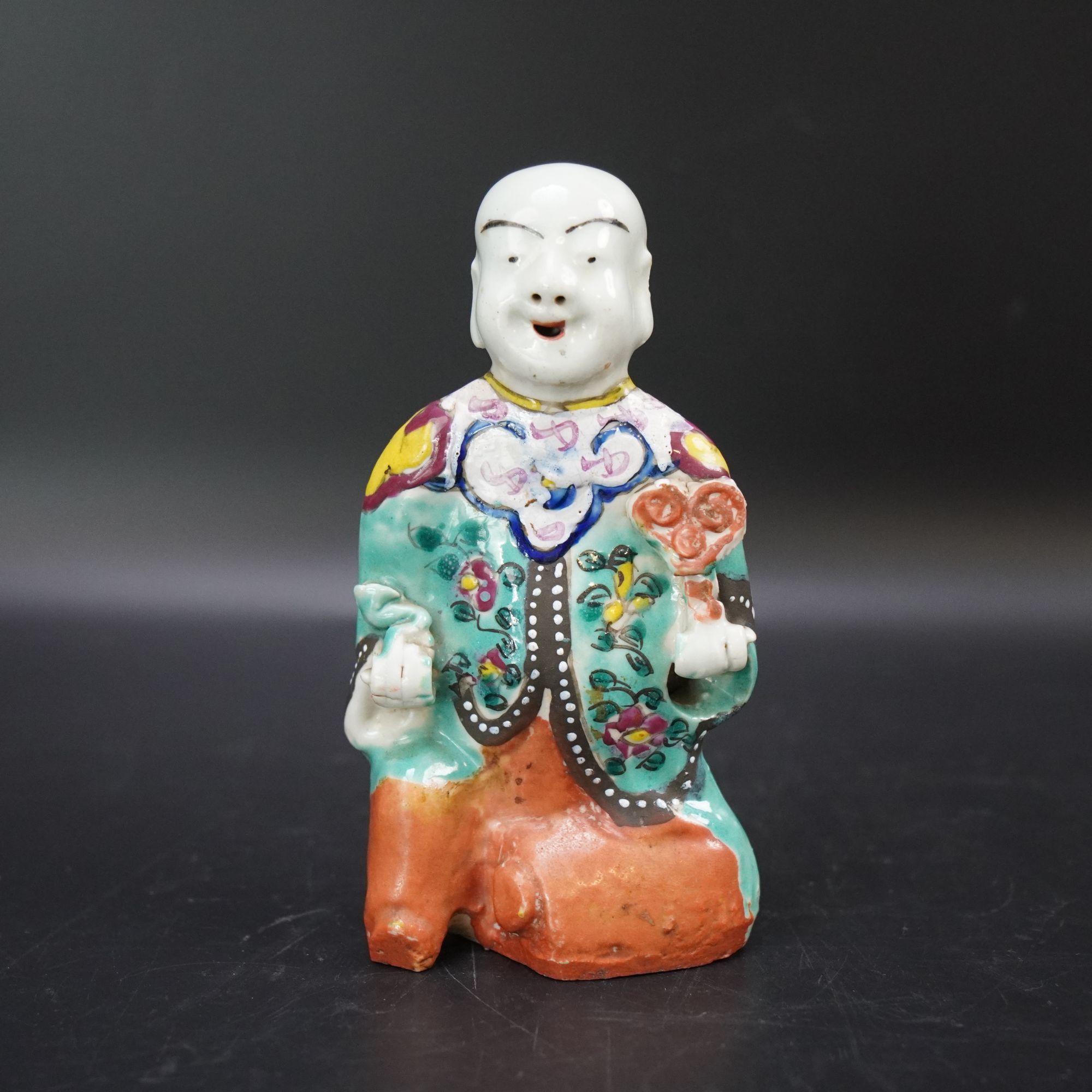 Lot.25110416清中期粉彩童子瓷塑 高：约16.5cm