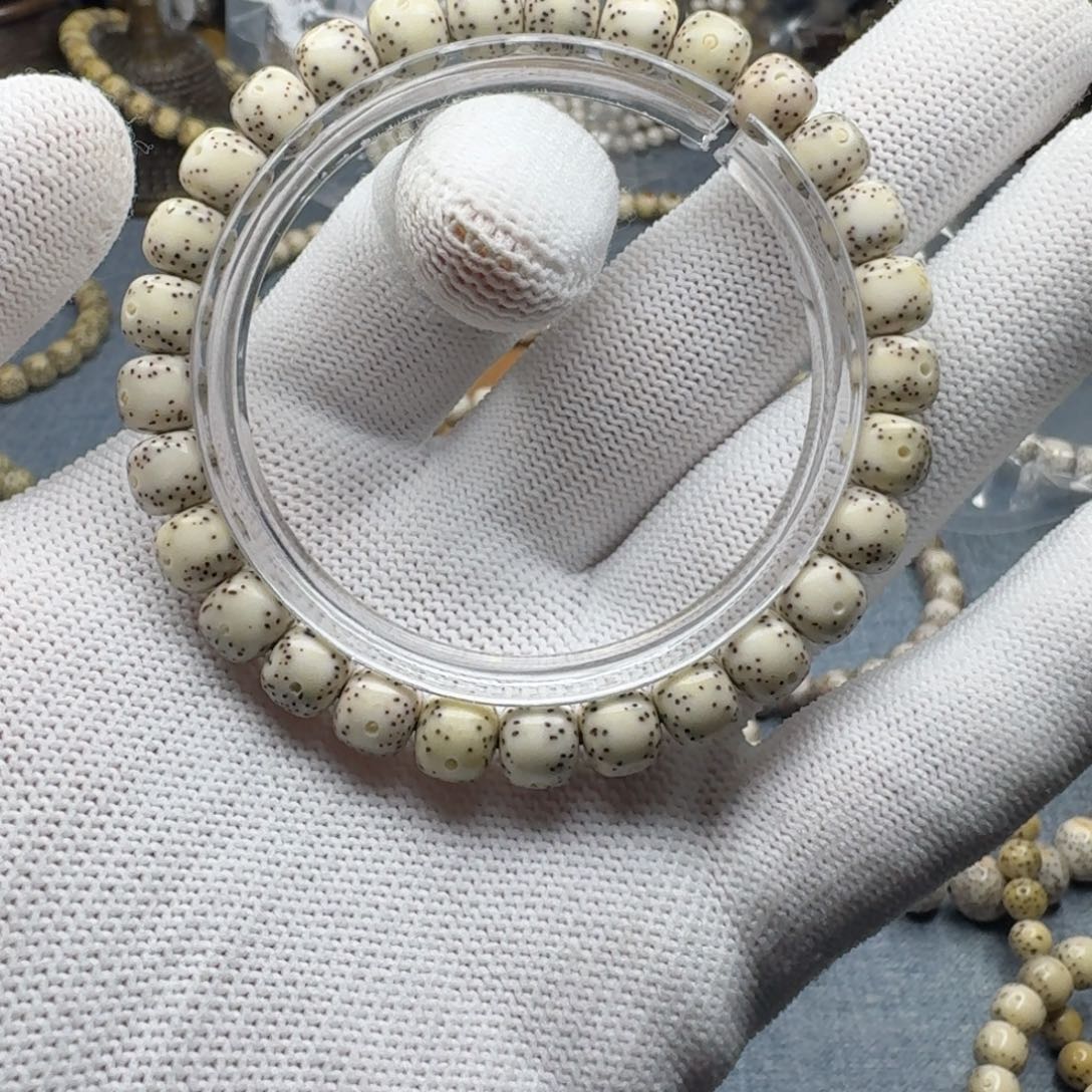 台***志星月菩提吊坠8x7 原生态石玉料古瓷白