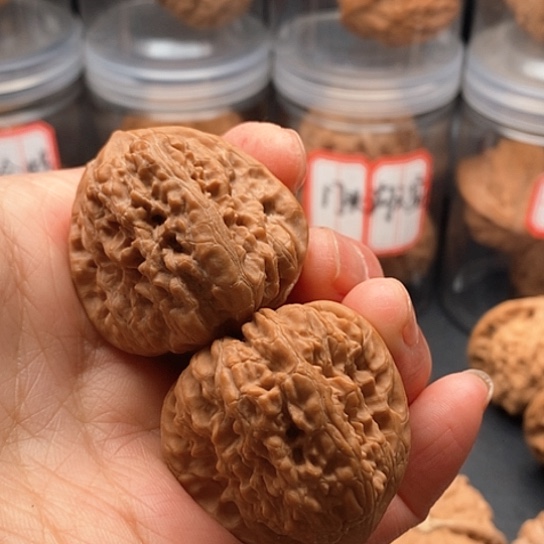 文玩核桃把件凹底