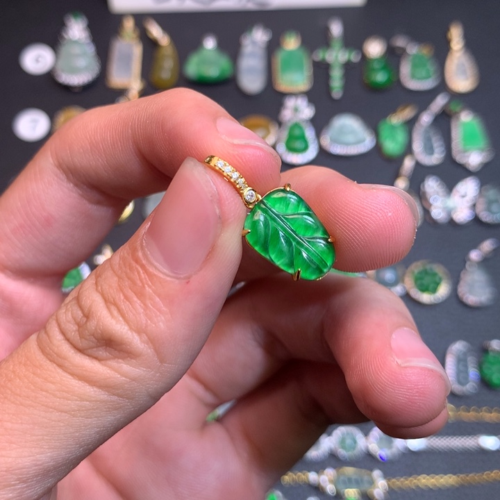 翡翠未镶嵌颈饰天然a货翡翠镶嵌精品