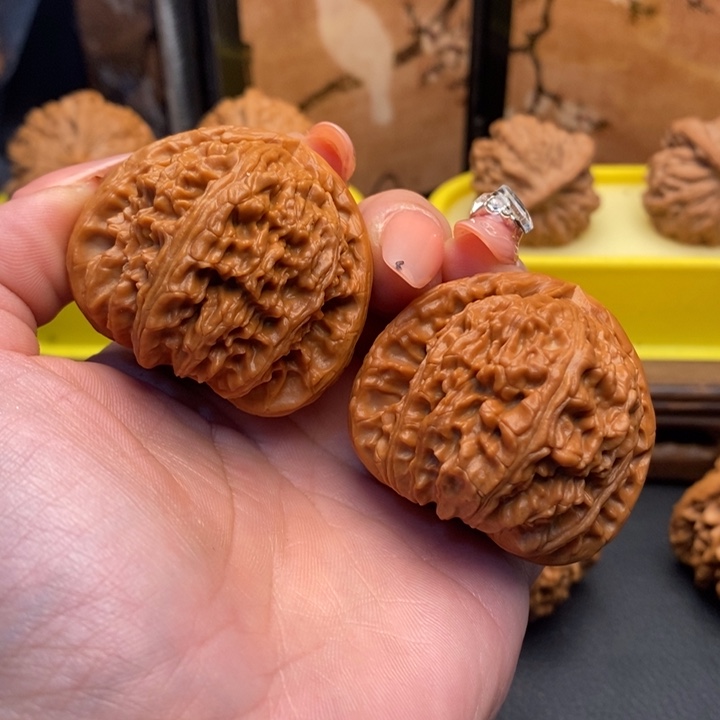 颜***生把件文玩核桃090三角白43