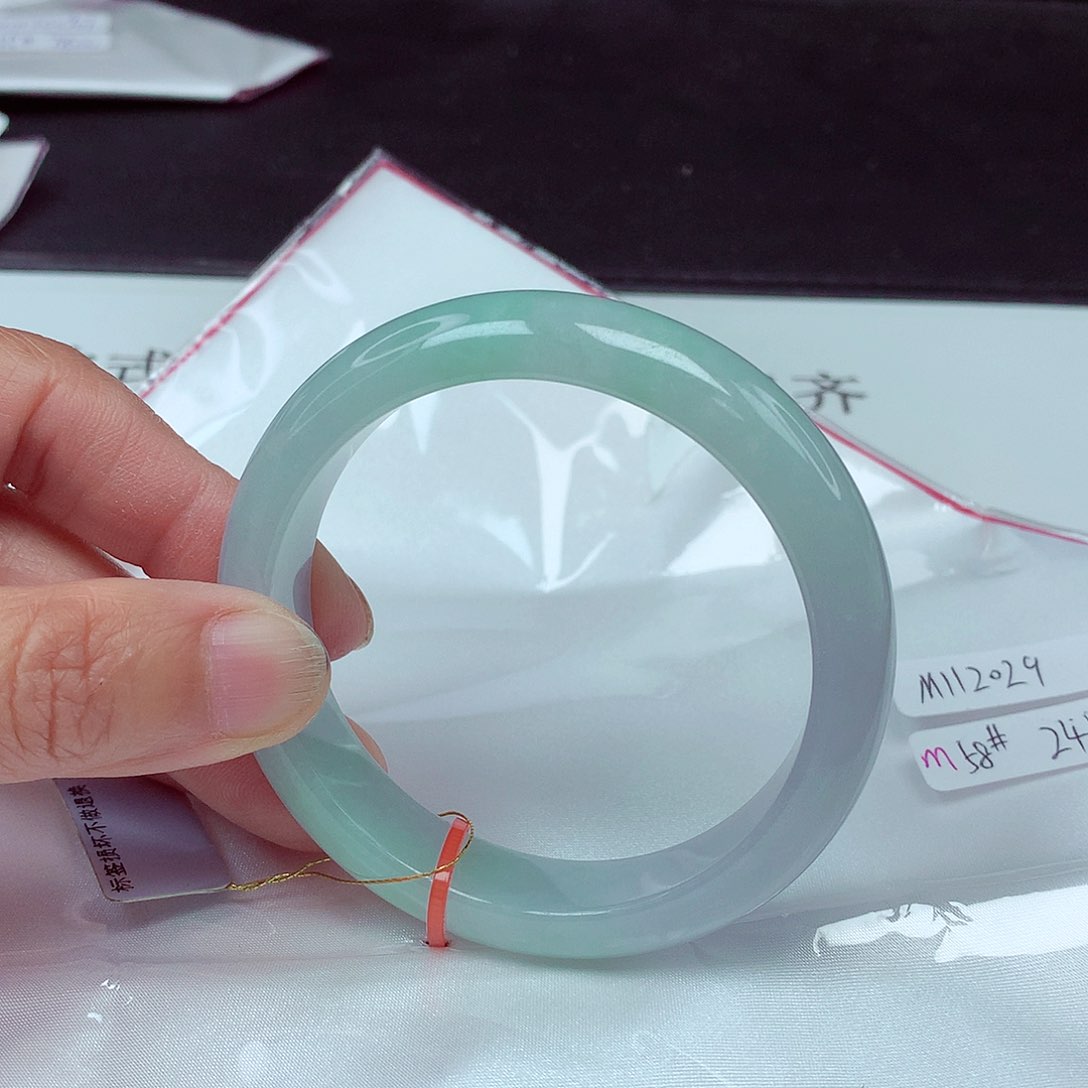 翡翠手镯未镶嵌58圈2029