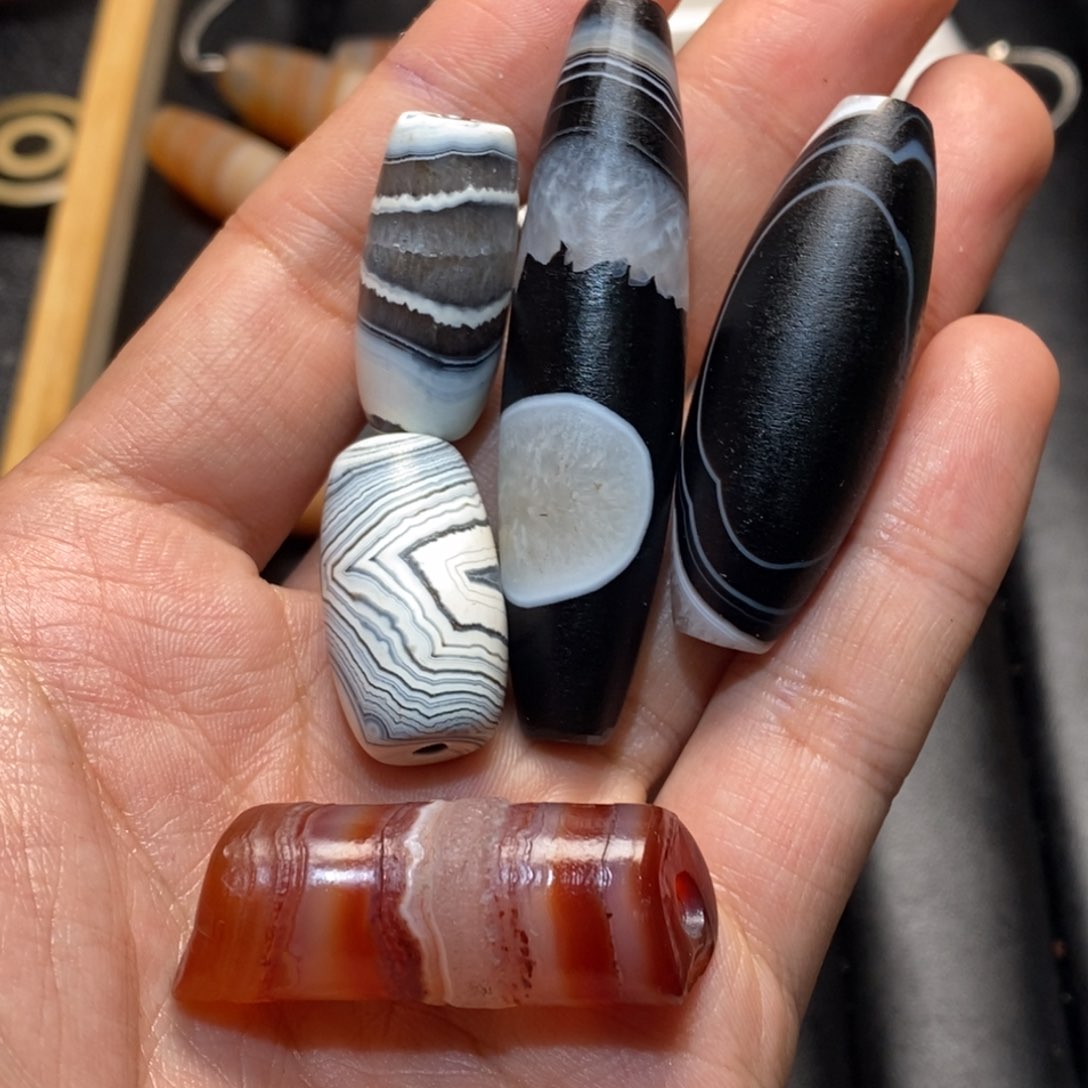 玛瑙/玉髓颈饰未镶嵌梓**作