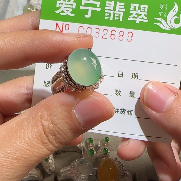 定制翡翠未镶嵌宝****?翡翠