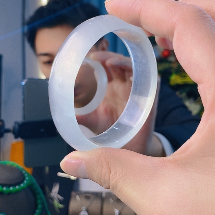 石英质玉手镯未镶嵌