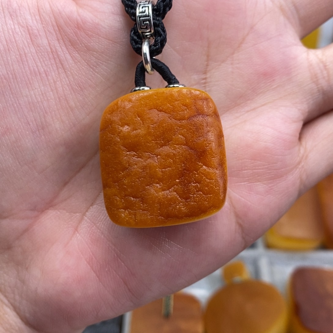 琥珀吊坠(赠链)未镶嵌