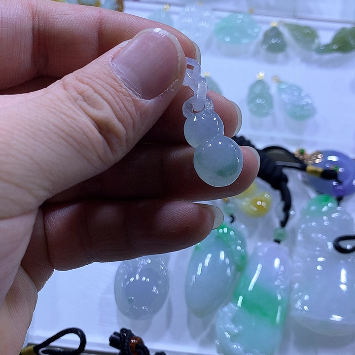 翡翠颈饰未镶嵌天然翡翠A货吊坠