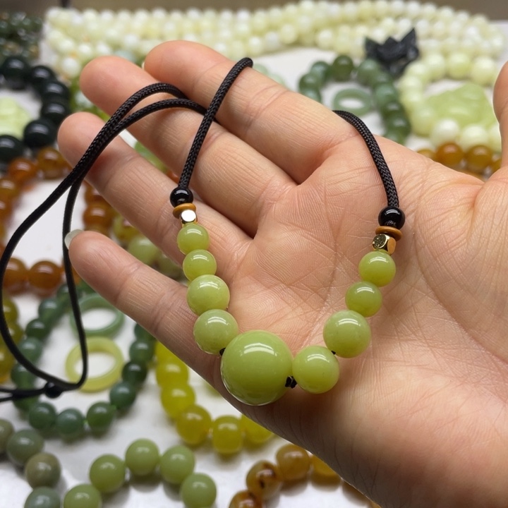 蛇纹石玉吊坠未镶嵌