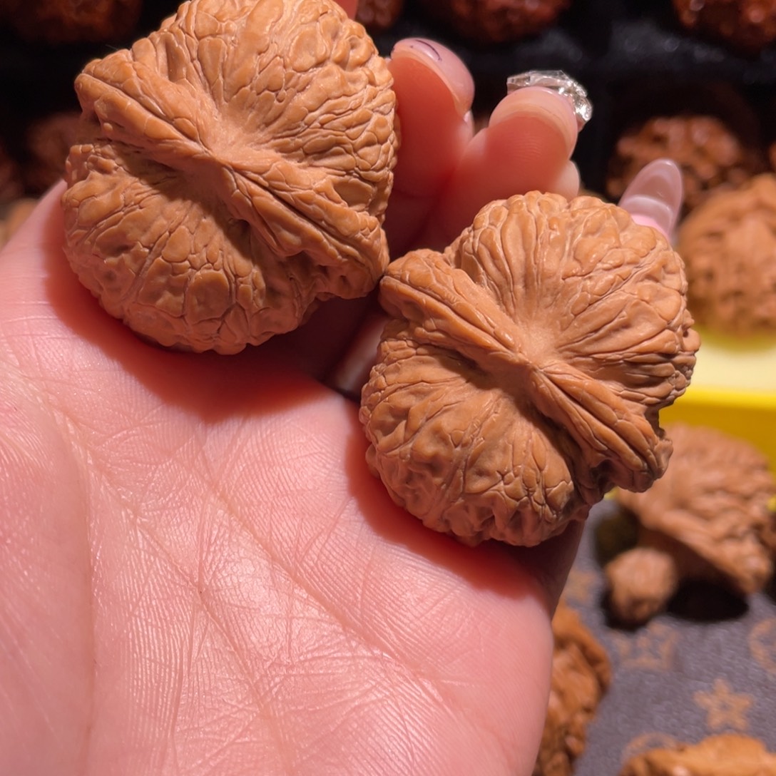 文玩核桃吊坠元宝