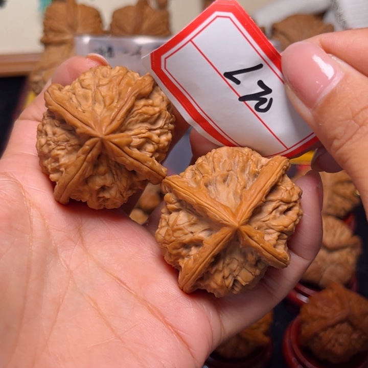 清***许文玩核桃吊坠48大尺玉玺正四棱70