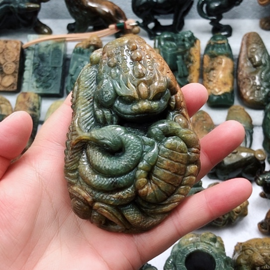 岫岩河磨玉（透闪石质玉）未镶嵌把件