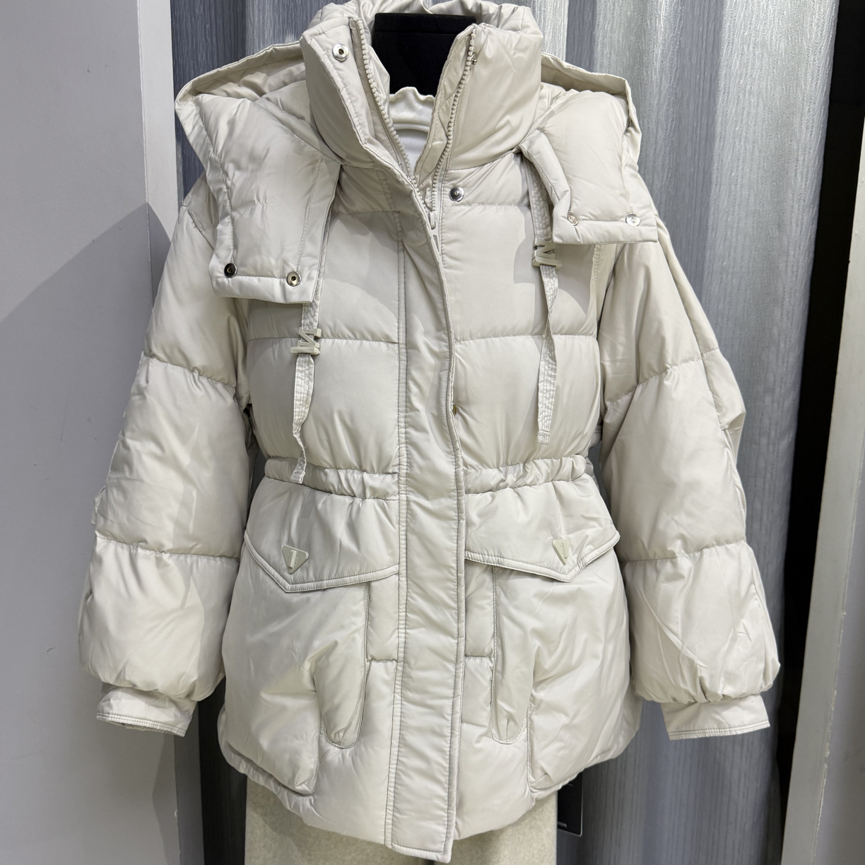 女款中长款连帽白鸭绒冬季加厚保暖韩版收腰显瘦时尚外套