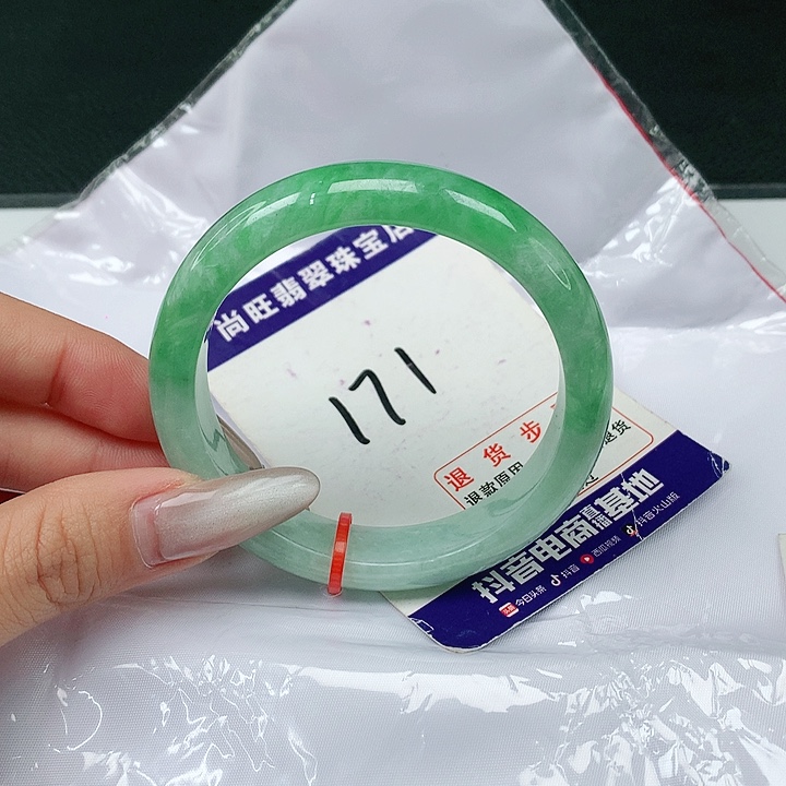 翡翠手镯未镶嵌翡翠12