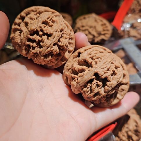 简***单文玩核桃吊坠49粗筋