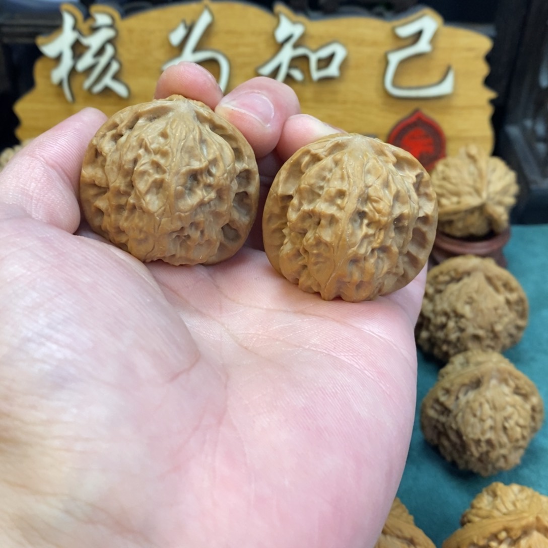 文玩核桃把件野狼38