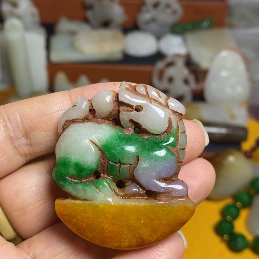 颈饰未镶嵌和田玉（糖玉）