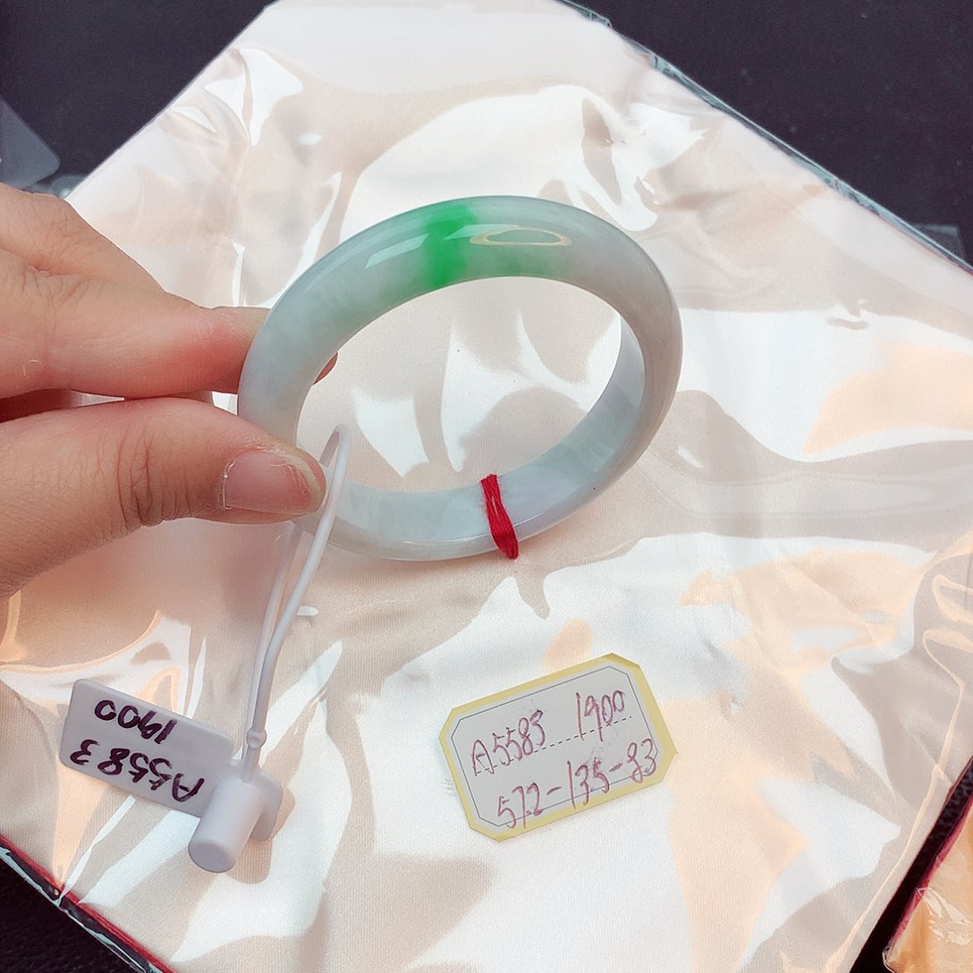 翡翠手镯未镶嵌天然缅甸翡翠A货