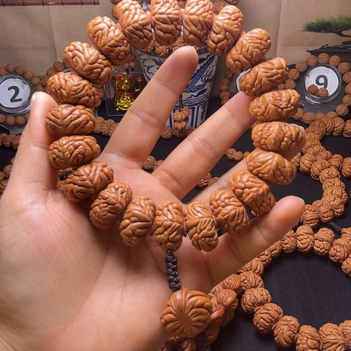 半***烟吊坠桃核豹子头手持