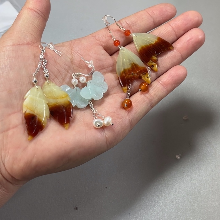 蛇纹石玉耳饰未镶嵌云