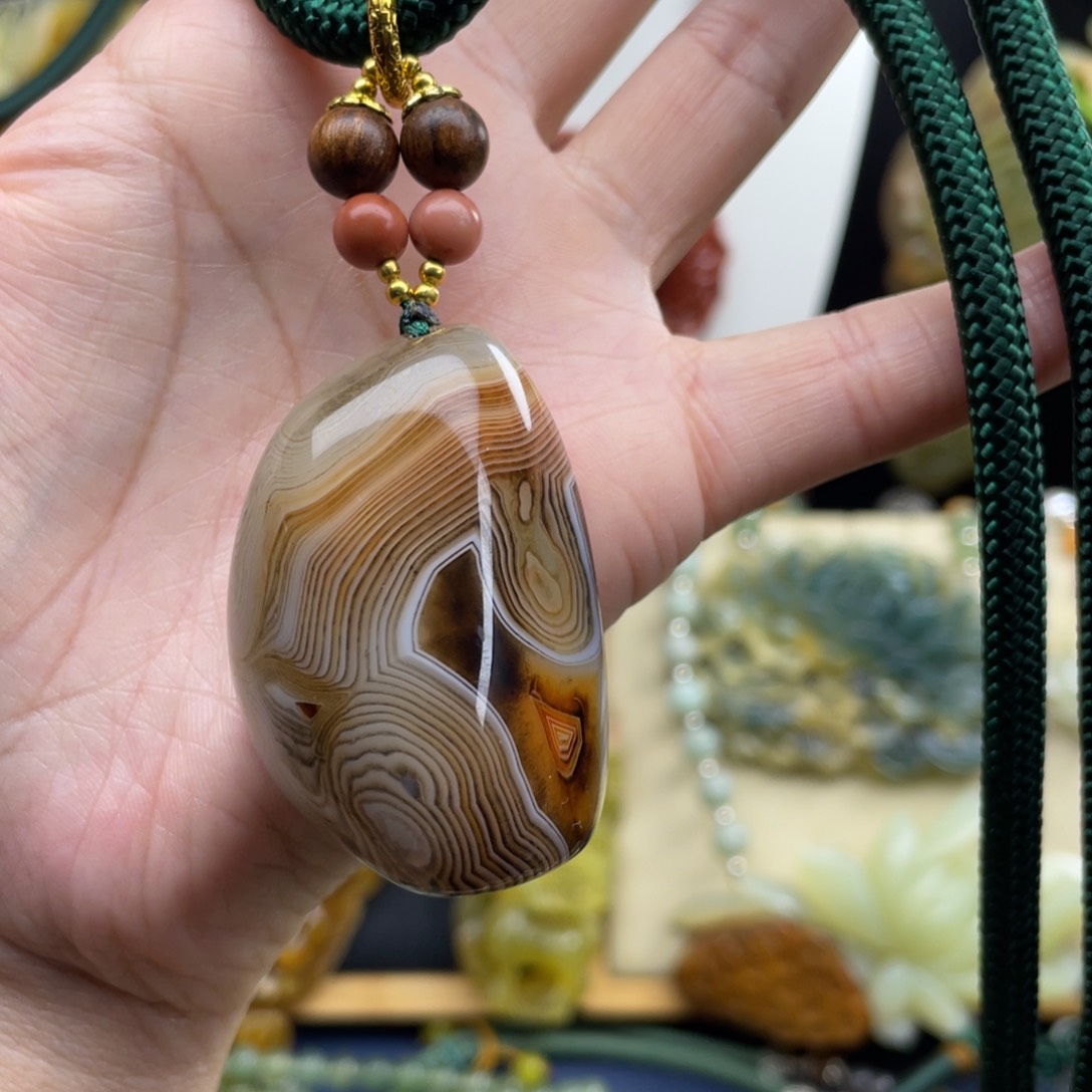 蛇纹石玉未镶嵌颈饰