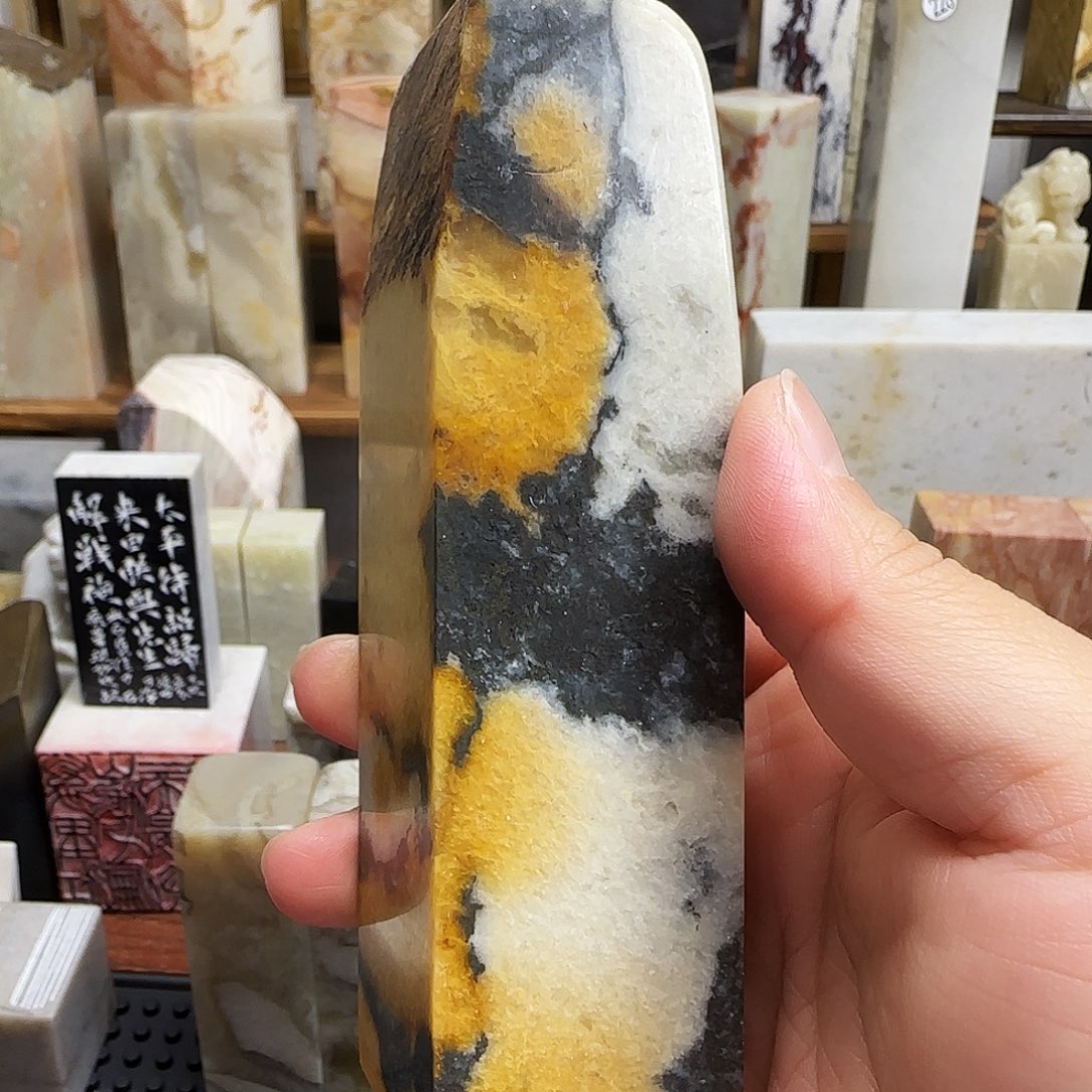 昌化石印石长白石虎皮纹，3.4*3.4*12.0的