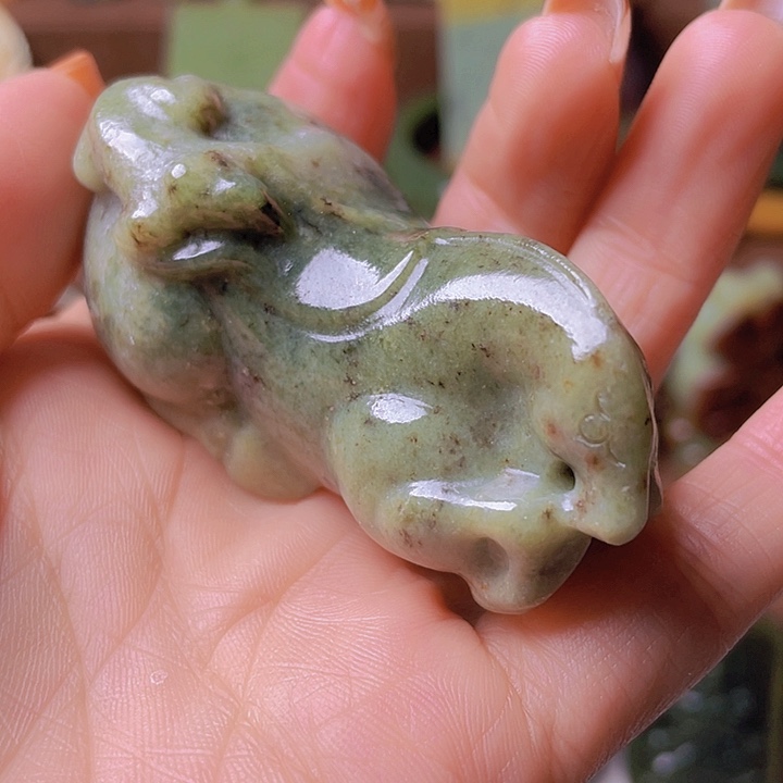 未镶嵌岫岩河磨玉（透闪石质玉）把件