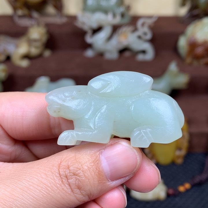 和田玉未镶嵌把件