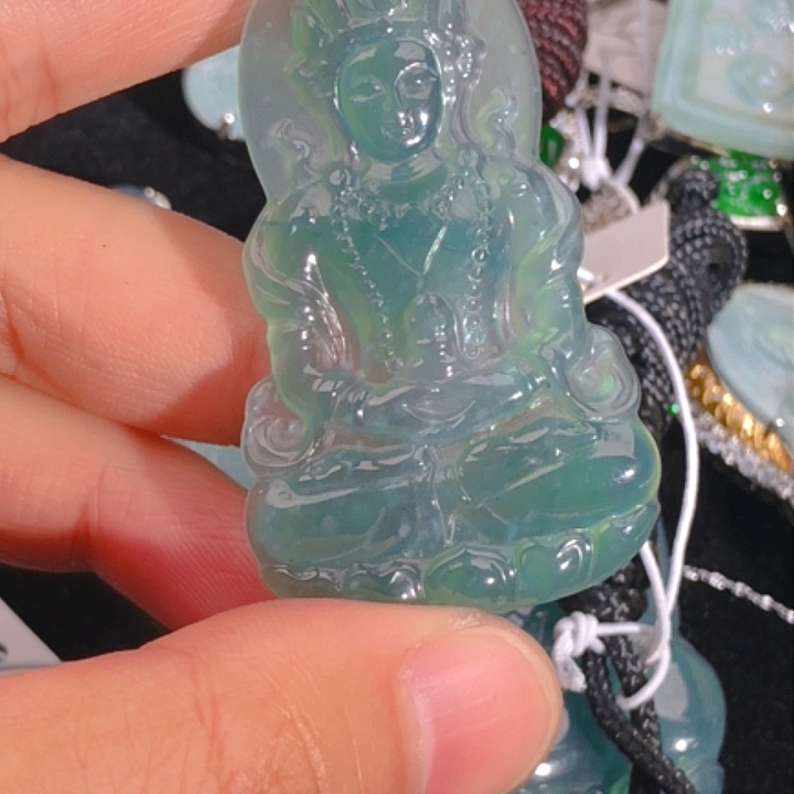 翡翠颈饰未镶嵌3，